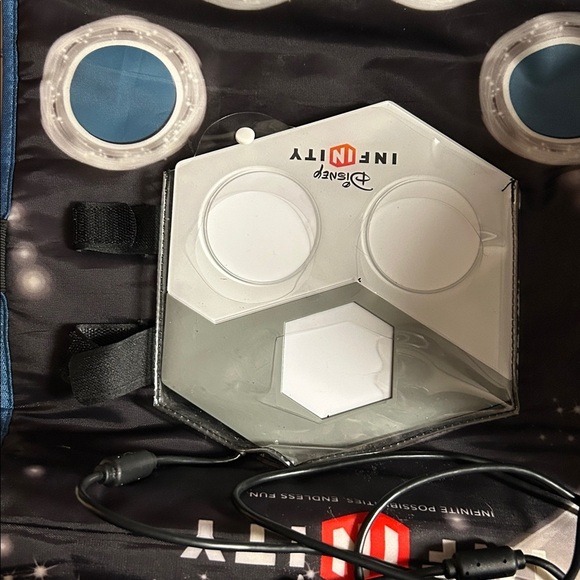 HUGE BUNDLE Disney Infinity XBox360 Game Power Packs Case All Parts - Picture 4 of 6